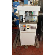 Maquina sabal8001 de poner cinta a las plantas