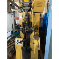 Máquina montar talones con clavo cerin