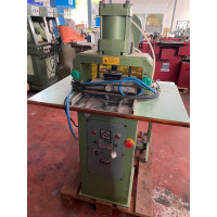 Máquina de poner topes